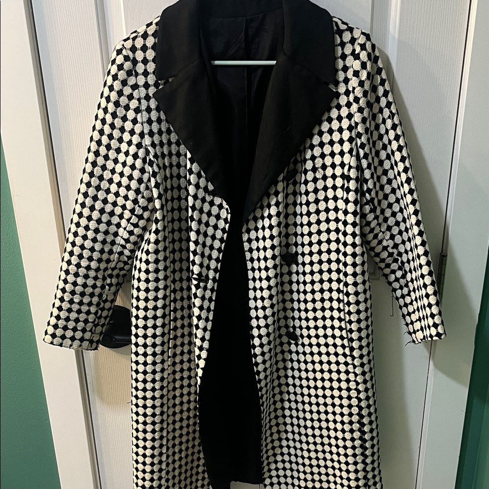 Lovely vintage Black and White Coat